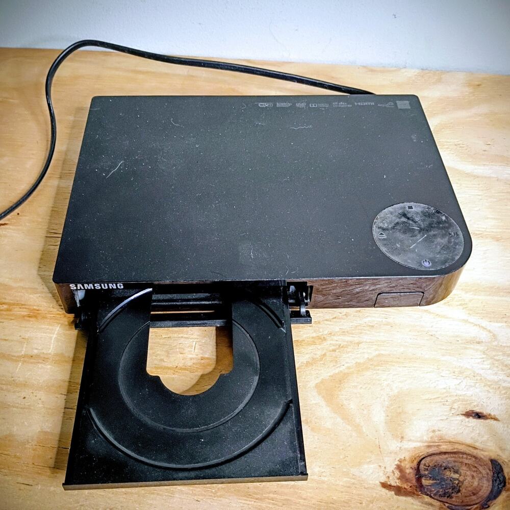 Samsung BD-F5700 Blu-Ray DVD Player Wi-Fi Streaming Model TESTED (No Remote)